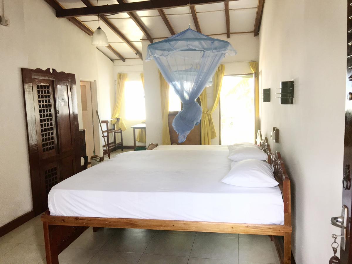 Dephani Beach Hotel Negombo Bagian luar foto