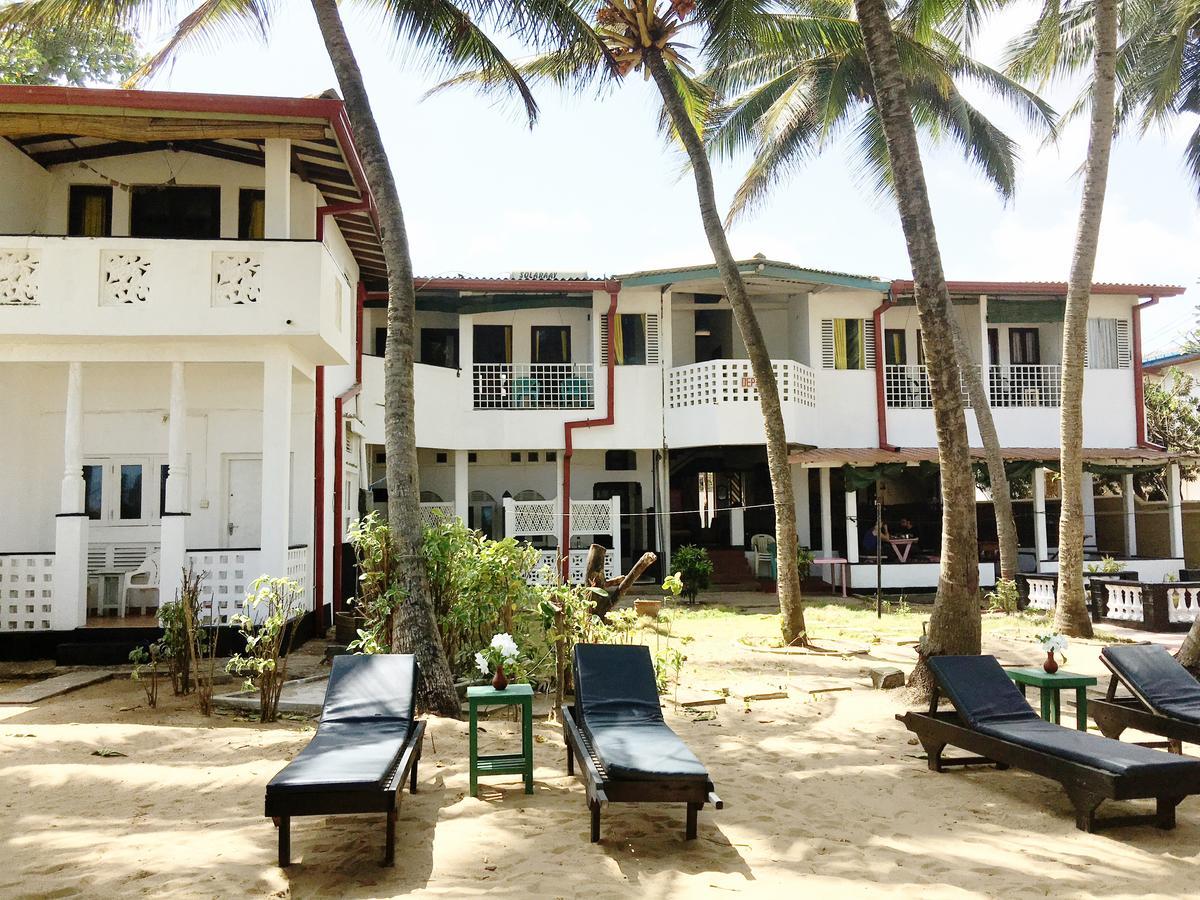Dephani Beach Hotel Negombo Bagian luar foto