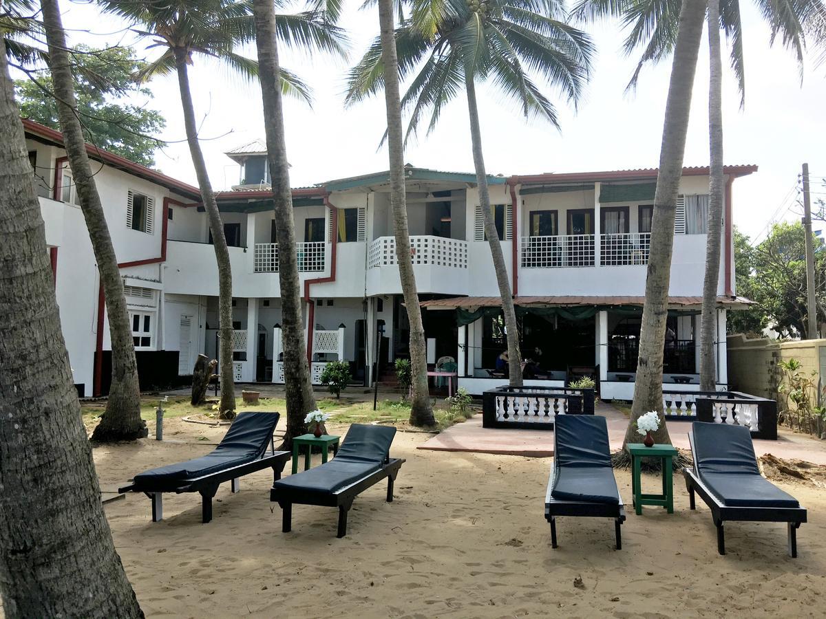 Dephani Beach Hotel Negombo Bagian luar foto