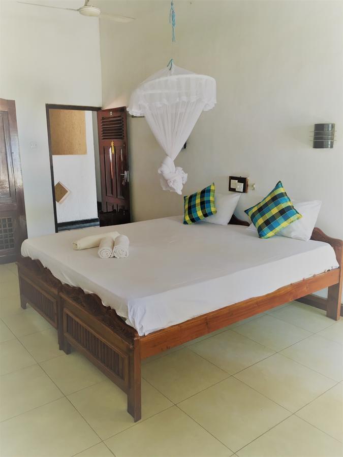 Dephani Beach Hotel Negombo Bagian luar foto