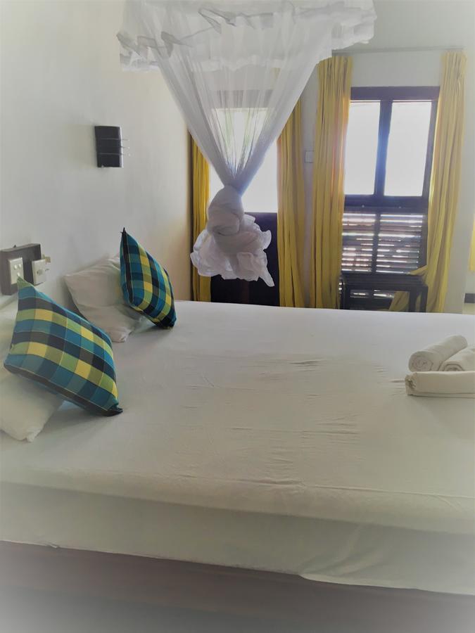 Dephani Beach Hotel Negombo Bagian luar foto