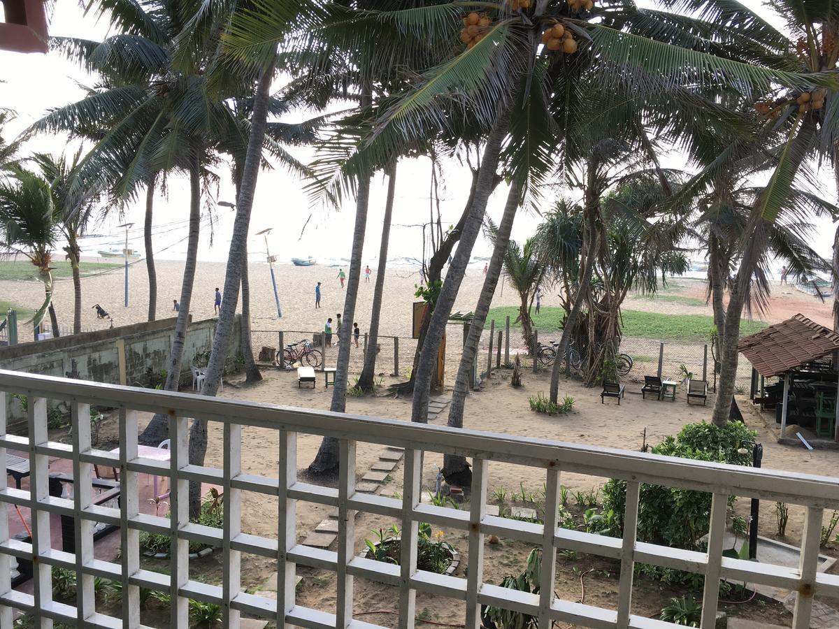 Dephani Beach Hotel Negombo Bagian luar foto