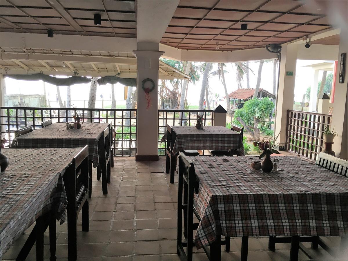 Dephani Beach Hotel Negombo Bagian luar foto