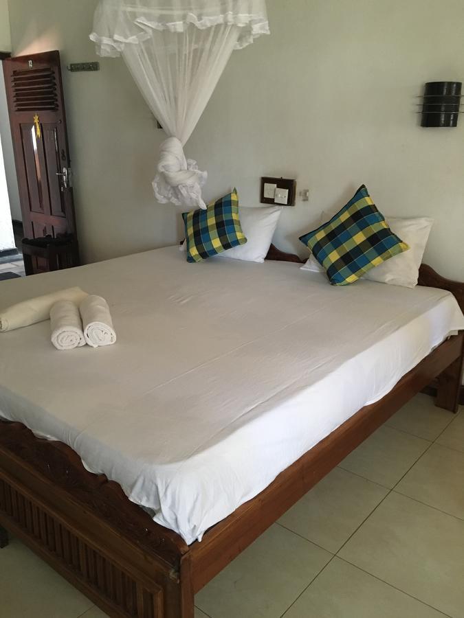 Dephani Beach Hotel Negombo Bagian luar foto