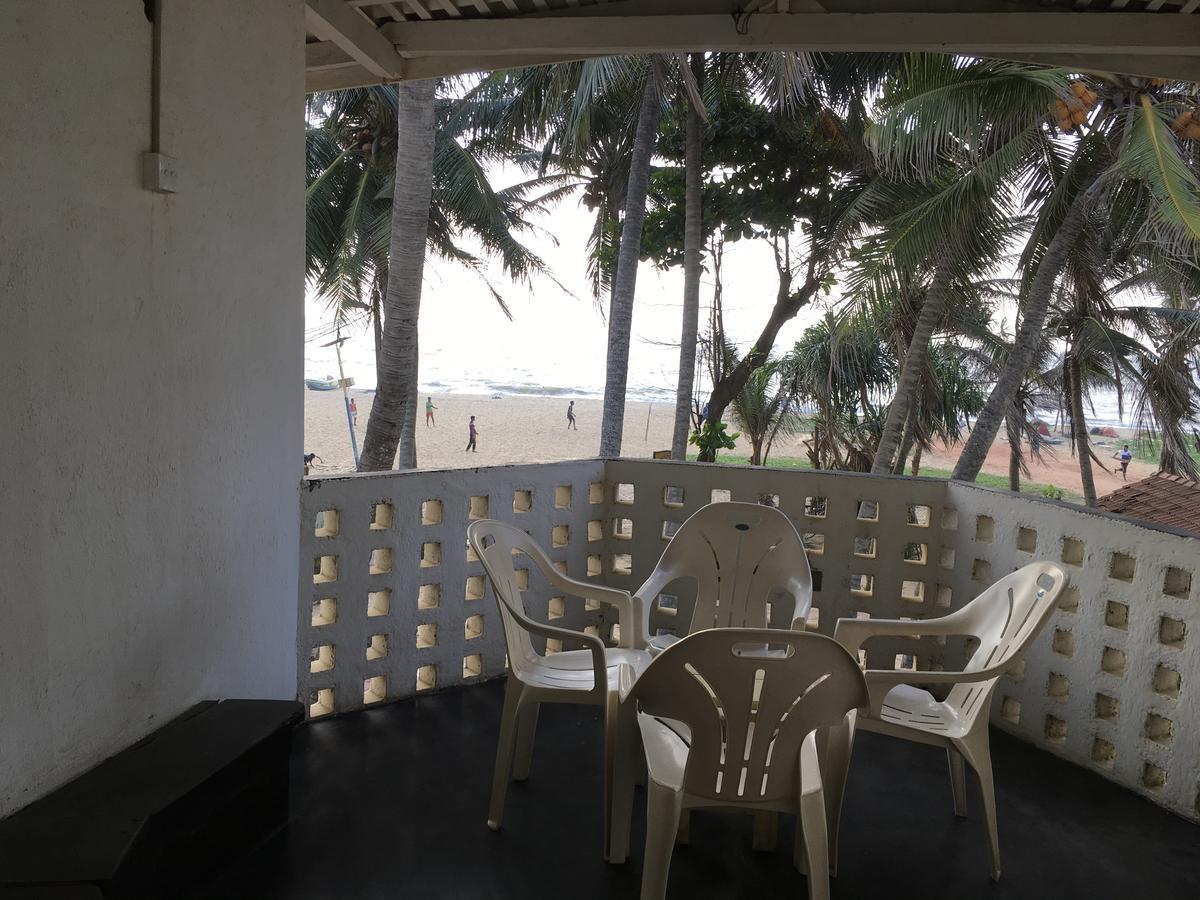 Dephani Beach Hotel Negombo Bagian luar foto